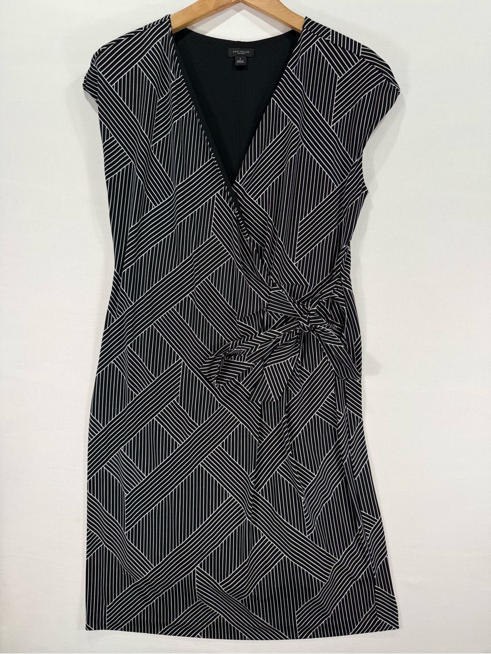 Ann Taylor Factory Geometric Mini Dress in Black & White Size Medium. 38 inches